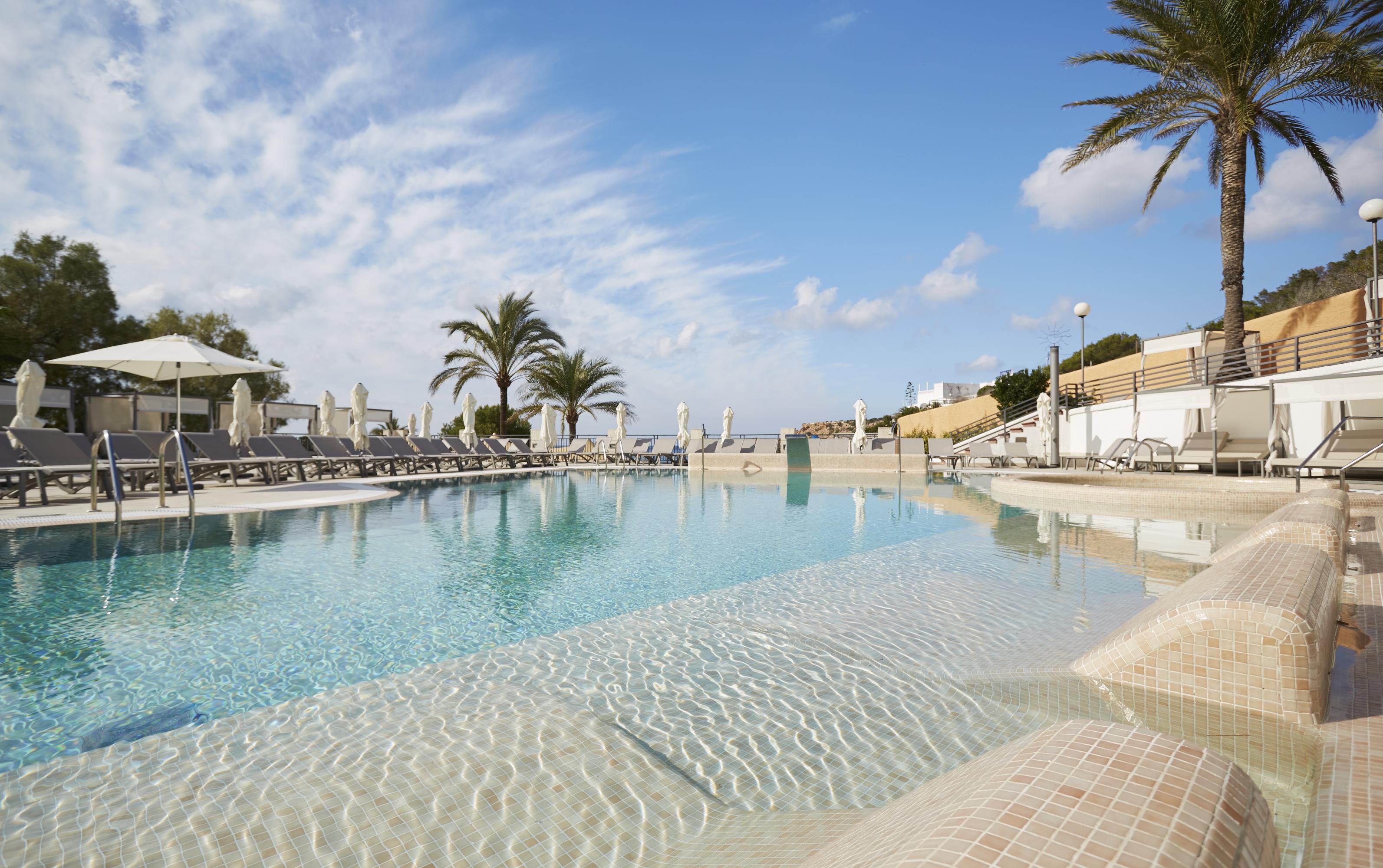 Insotel Tarida Beach Resort & Spa Cala Tarida  Exterior photo